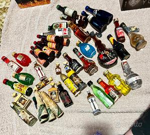 Stock di bottigliette di liquore da collezione