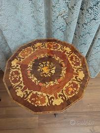 Tavolino antico intarsiato