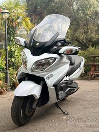 Suzuki Burgman 650 -----------