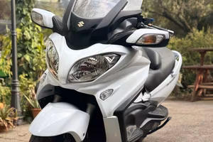 Suzuki Burgman 650 -----------