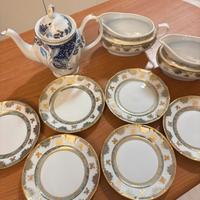 Set 6 piatti e teiera in porcellana Dorohoi