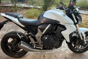 Honda CB1000R anno 2009, colore bianco