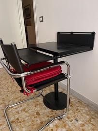 Tavolo porta pc con sedia in metallo e pelle nera