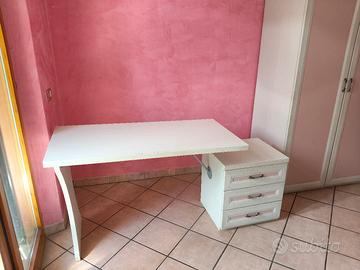 cameretta bambina completa di scrivania e angolo l