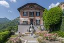 villa-di-320-m²-con-piu-di-5-locali-e-box-auto-a-d