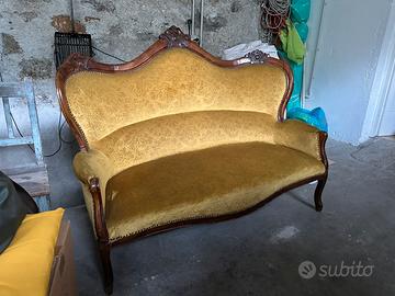 Divano d’epoca stile classico