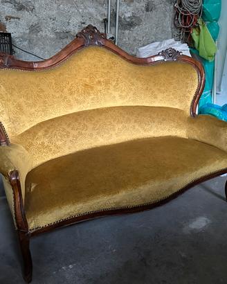 Divano d’epoca stile classico