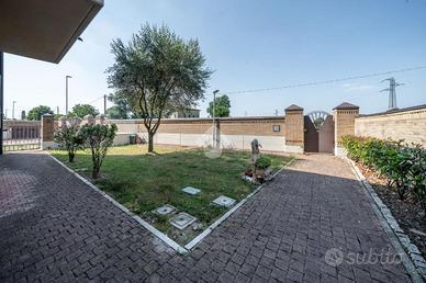 4 LOCALI A CASTELNOVO DI SOTTO