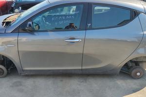 Sportelli sinistri Lancia y 2015