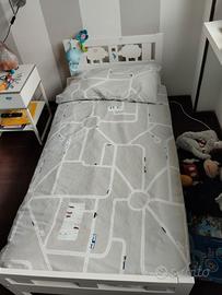 Lettino Ikea bimbo completo di materasso e sponde