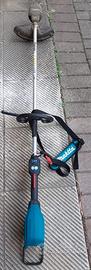 Decespugliatore Makita DUR368LZ con accessori