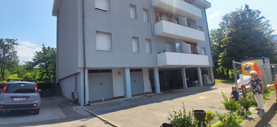 Appartamento 6 vani con garage. Borgo a Mozzano