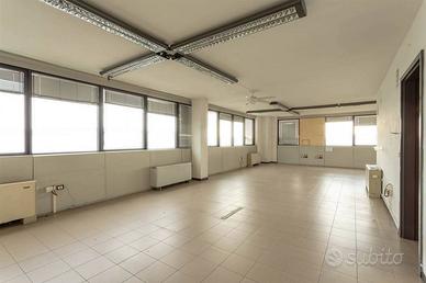 Immobile di 100 m² con 3 locali a Prato