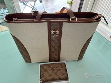 Borsa tote GUESS con portafoglio abbinato