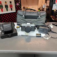 macchina fotografica yashika FX2