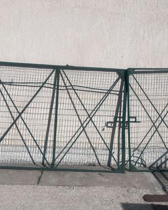 Portone antico in ferro