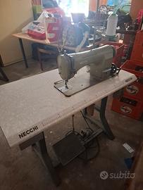 Macchina da cucire Necchi insustriale