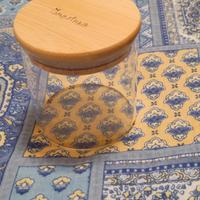 barattolo alimenti vetro e legno per cucina