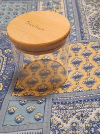 barattolo alimenti vetro e legno per cucina