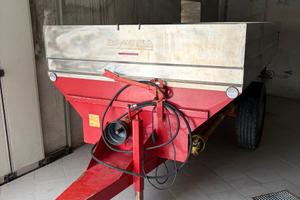 Rimorchio per trasporto uva