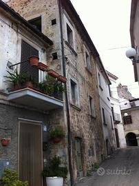 IN CENTRO STORICO 6 vani da ristrutturare