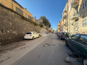 3 LOCALI A NAPOLI