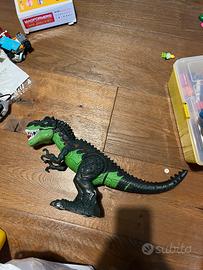 Dinosauro che cammina e ruggisce