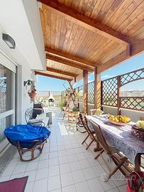 Luminoso Attico con Ampia Terrazza Panoramica