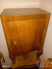 Comodini vintage in legno massello