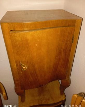 Comodini vintage in legno massello