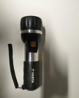 TORCIA  MARCA VARTA  A  LED