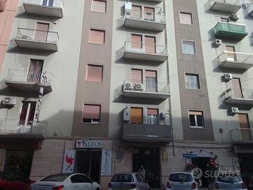 TARANTO-Via C.Battisti Ampio 2 Vani