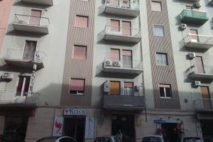 TARANTO-Via C.Battisti Ampio 2 Vani