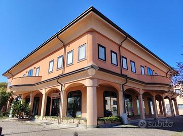 NEGOZIO A LONGIANO
