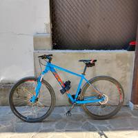 COMBO 2 MTB XC CUBE + 2 caschi + pompa aria 