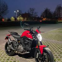 Ducati Monster 937 Plus
