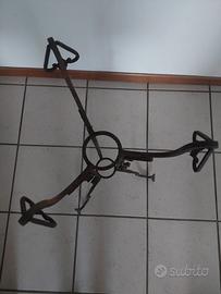 Antico porta vaso in ferro battuto