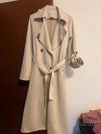 Trench coat beige del marchio CVG