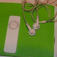 LETTORE MP3 APPLE IPOD SHUFFLE 1ª GENERAZIONE 512M