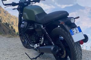 Moto Guzzi V7 Stone 850 2024