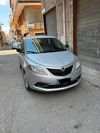 Lancia Ypsilon 1.2 69 CV 5 porte Gold