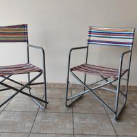 Si tratta di una coppia di sedie chiudibili