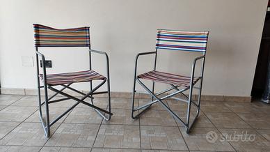 Si tratta di una coppia di sedie chiudibili