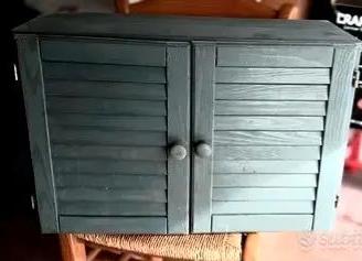 Mobiletto da parete con ante a persiana + mensole
