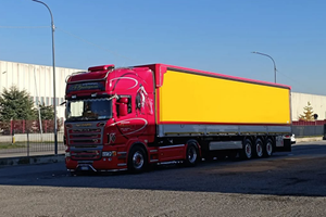 Rimorchio centinato carlux sterzante e sollevabil