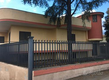 Si vende villa