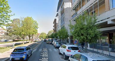 Stanza singola in appartamento con terrazzo
