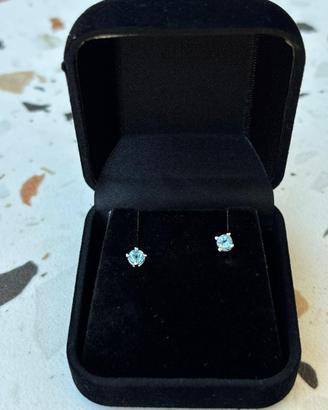 Orecchini punto luce oro