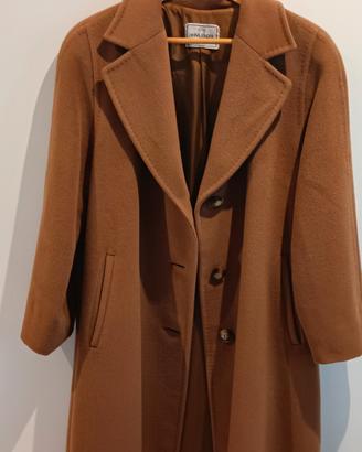 cappotto colore cammello