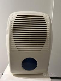 Deumidificatore con raccolta acqua incorporata